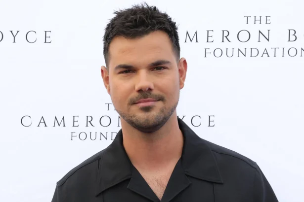 тейлор лотнер